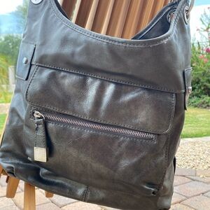 Apt handbag should bag 902